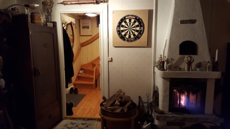 Myspys med brasa, dart och en öl...